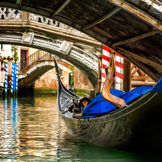 Gondola-in-Venice-Italy-1024x630-183926-edited