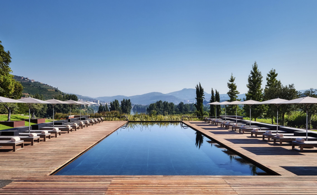 luxury pool douro valley